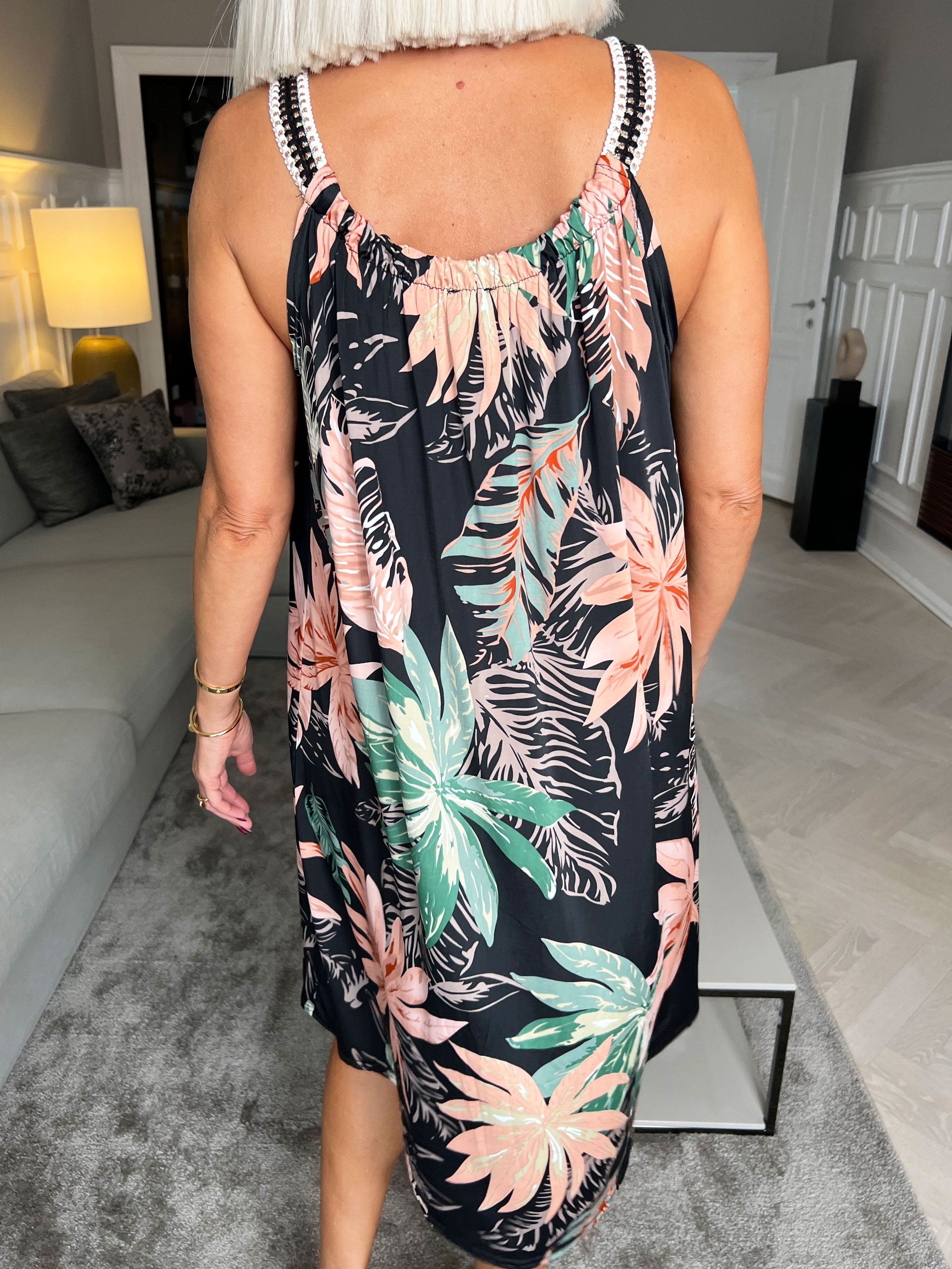 Asta Leaf - Elastisk stropkjole med blomsterprint